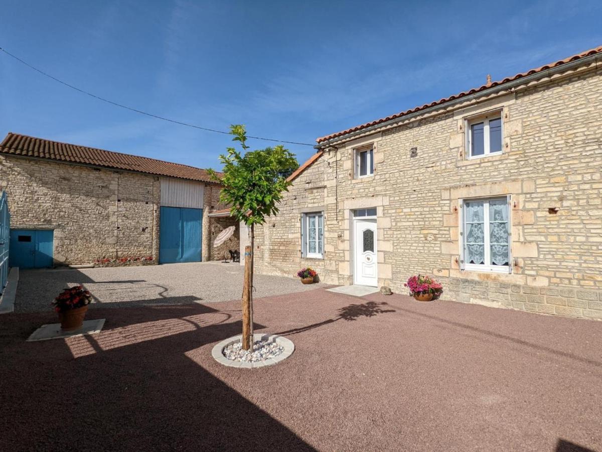 Maison Lumineuse Avec Cour Privative, Proche Sites Culturels, Tout Confort, Equipe Bebe, Wifi Inclus - Fr-1-653-98 Puyreaux 외부 사진