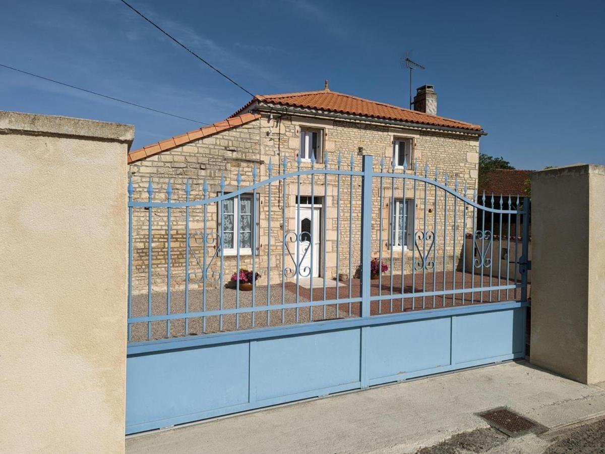 Maison Lumineuse Avec Cour Privative, Proche Sites Culturels, Tout Confort, Equipe Bebe, Wifi Inclus - Fr-1-653-98 Puyreaux 외부 사진